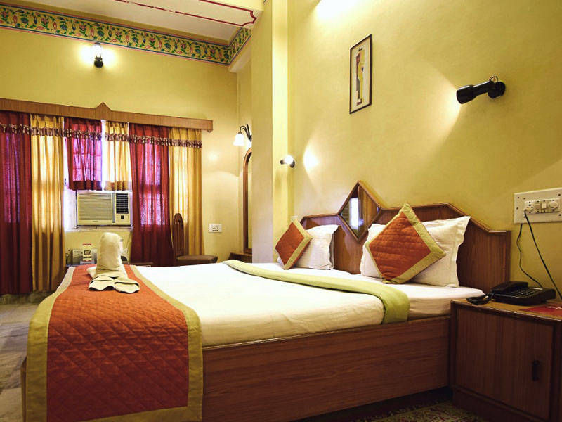 Banipark Hotel Jaipur Room2
