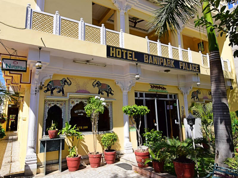 Banipark Hotel Jaipur Room1