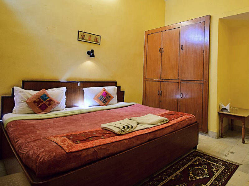 Banipark Hotel Jaipur Room3